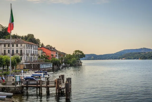 Borgo Ventoso Isola di San Giulio Lago d'Orta